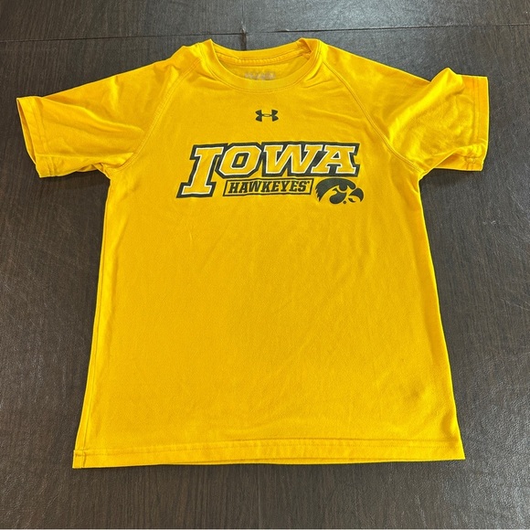 Under Armour Other - Under Armour Iowa Hawkeyes Yellow T-shirt Sz Youth L
